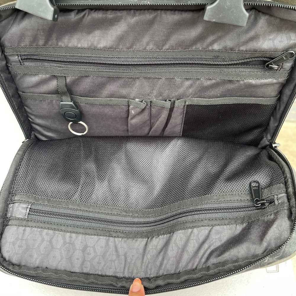 HEX DSLR Camera Backpack - Picture 4 of 9